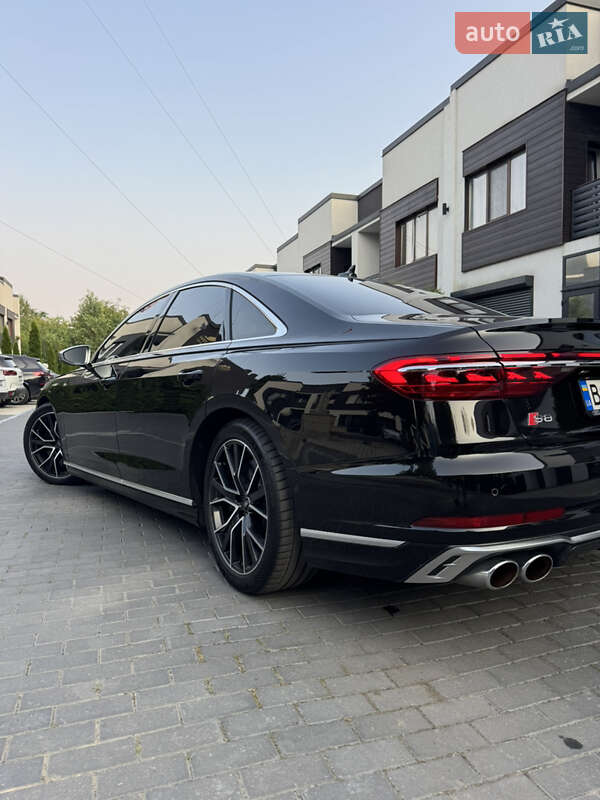 Седан Audi S8 2022 в Виннице