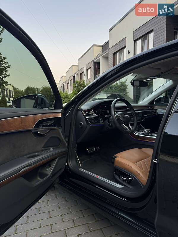 Седан Audi S8 2022 в Виннице
