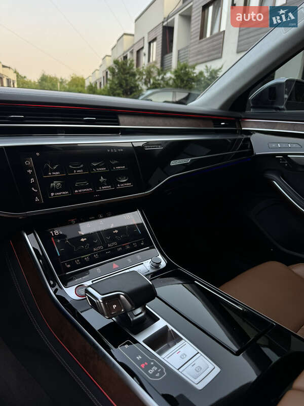 Седан Audi S8 2022 в Виннице