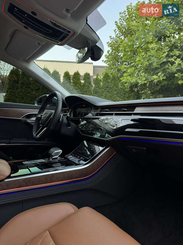 Седан Audi S8 2022 в Виннице