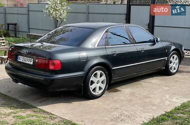 Седан Audi S8 1997 в 
