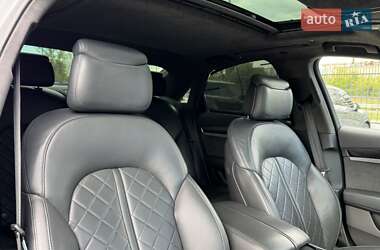 Седан Audi S8 2016 в 