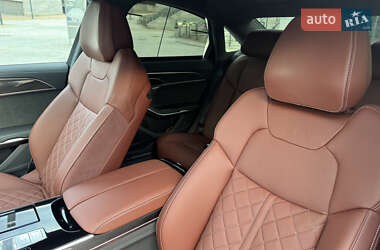 Седан Audi S8 2024 в 