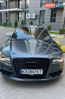 Седан Audi S8 2012 в 