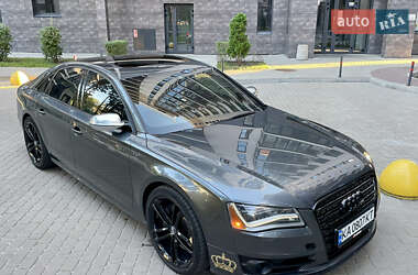 Седан Audi S8 2012 в 