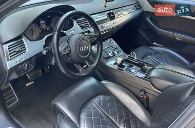 Седан Audi S8 2012 в 