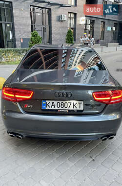 Седан Audi S8 2012 в 