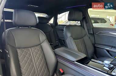 Седан Audi S8 2025 в 