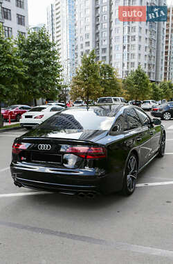 Седан Audi S8 2017 в 