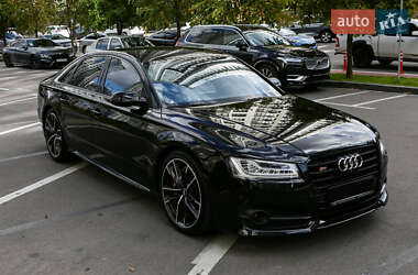 Седан Audi S8 2017 в 