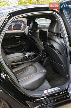 Седан Audi S8 2017 в 