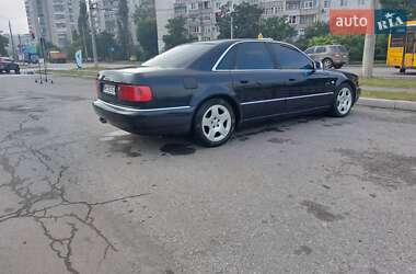 Седан Audi S8 2000 в 