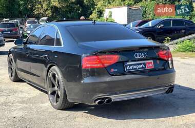 Седан Audi S8 2013 в 