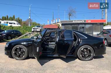 Седан Audi S8 2013 в 