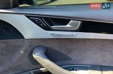 Седан Audi S8 2013 в 