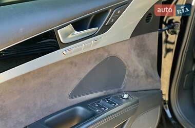 Седан Audi S8 2013 в 