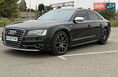 Седан Audi S8 2013 в 