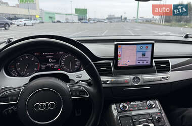 Седан Audi S8 2013 в 
