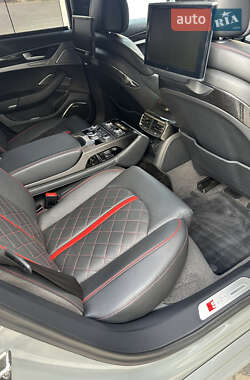 Седан Audi S8 2017 в 