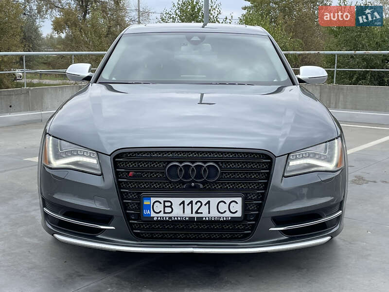 Седан Audi S8 2012 в Києві