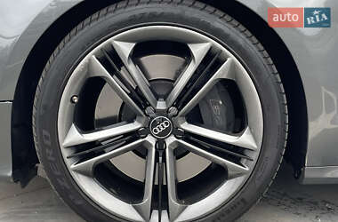 Седан Audi S8 2012 в 
