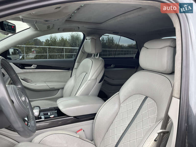 Седан Audi S8 2012 в Києві