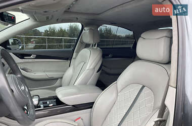 Седан Audi S8 2012 в 