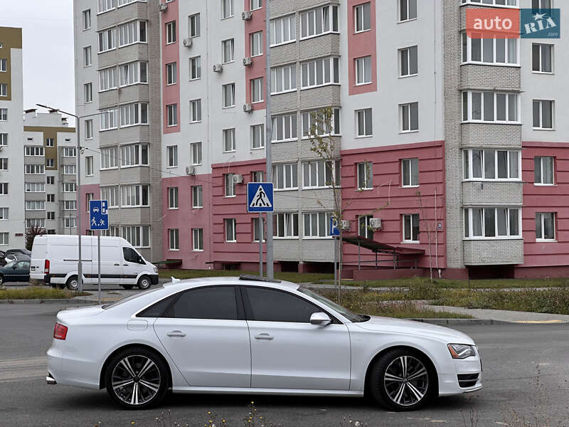 Седан Audi S8 2014 в Вінниці