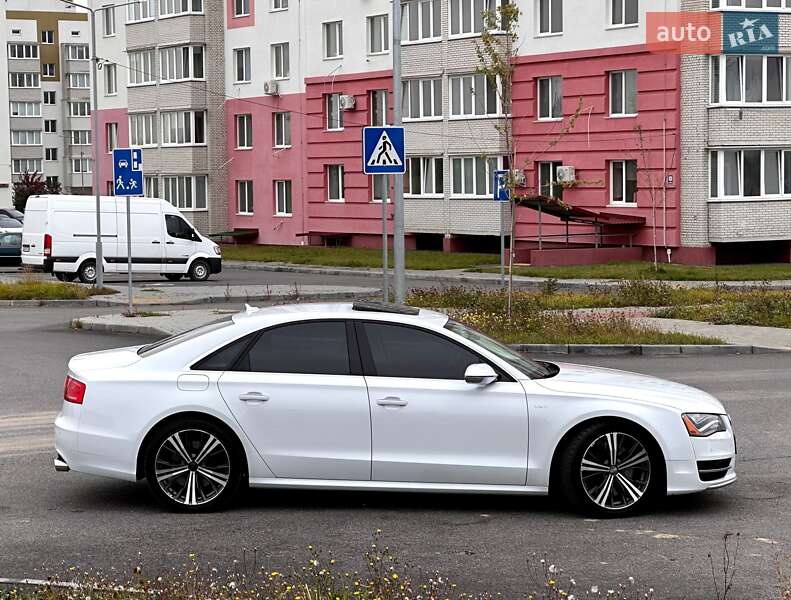 Седан Audi S8 2014 в Вінниці