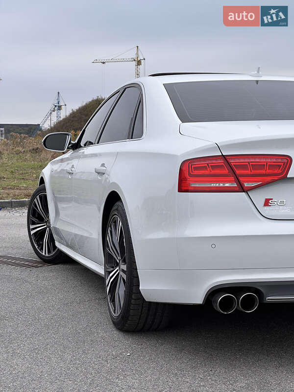 Седан Audi S8 2014 в Вінниці