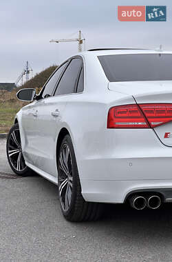 Седан Audi S8 2014 в 