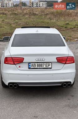 Седан Audi S8 2014 в Вінниці