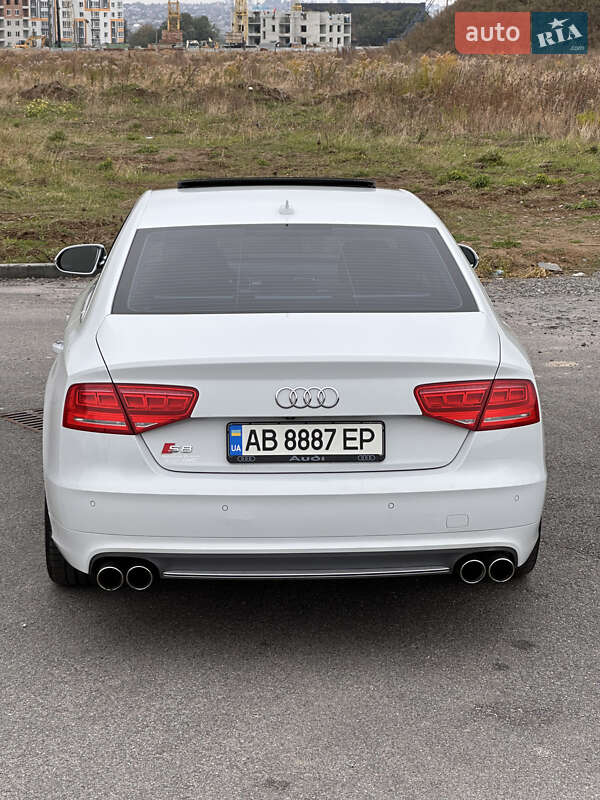 Седан Audi S8 2014 в Вінниці