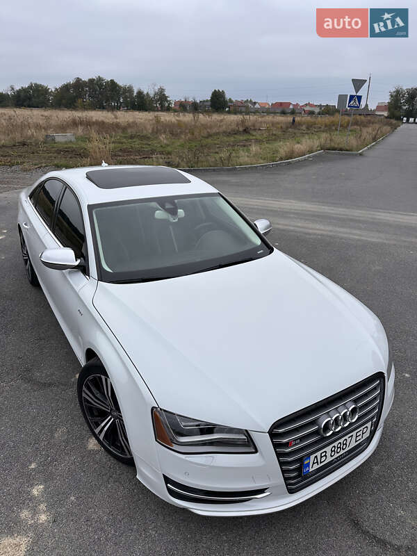 Седан Audi S8 2014 в Вінниці