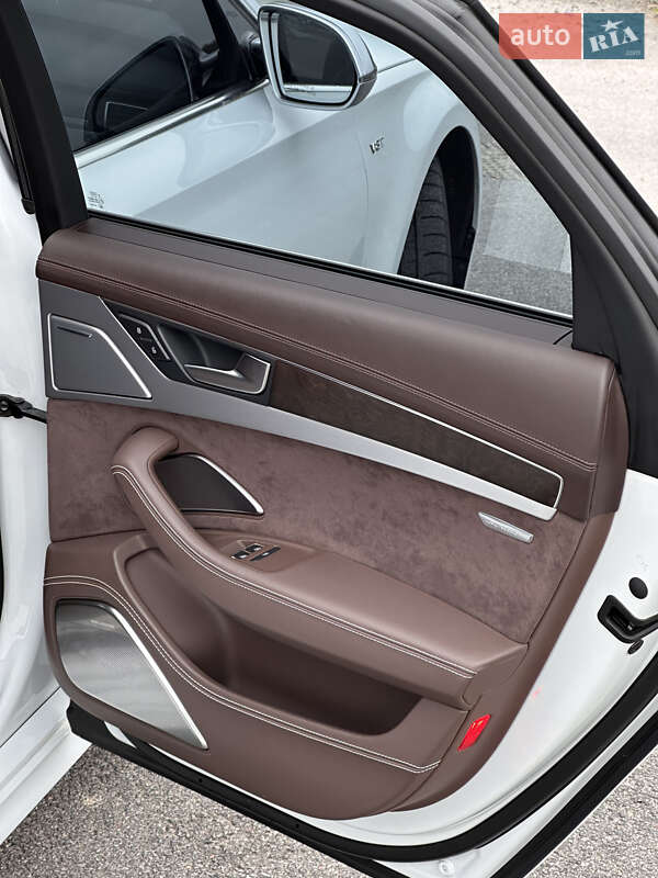 Седан Audi S8 2014 в Вінниці