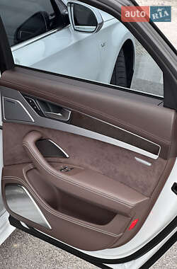 Седан Audi S8 2014 в 