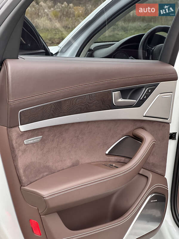 Седан Audi S8 2014 в Вінниці