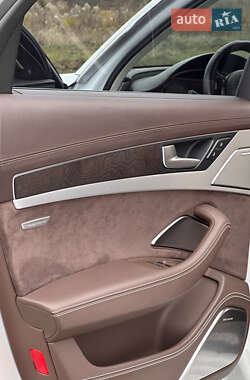 Седан Audi S8 2014 в 