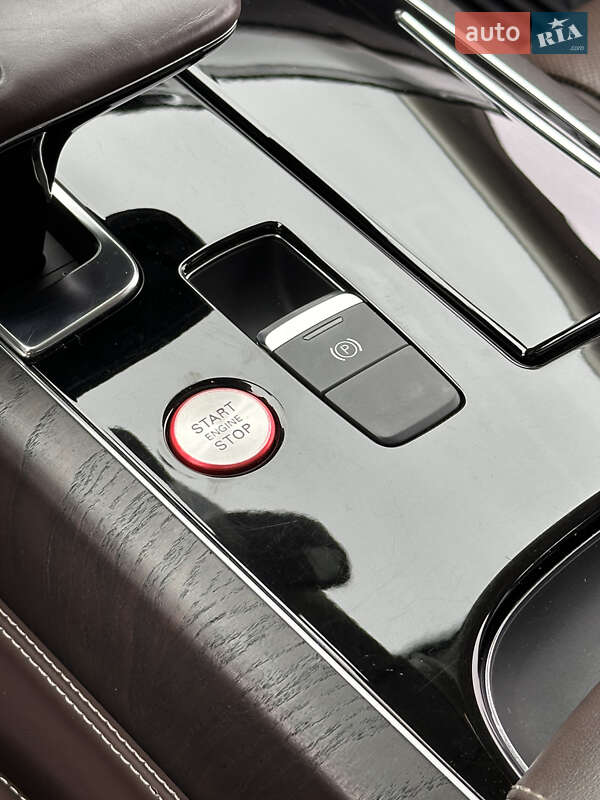 Седан Audi S8 2014 в Вінниці