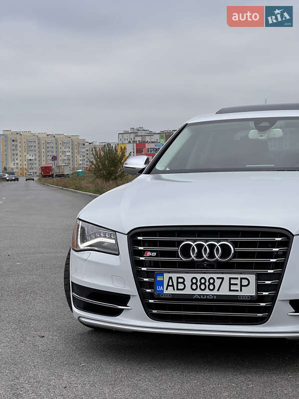 Седан Audi S8 2014 в Вінниці