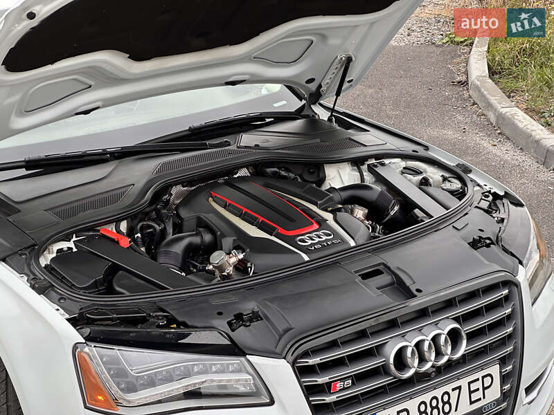 Седан Audi S8 2014 в Вінниці