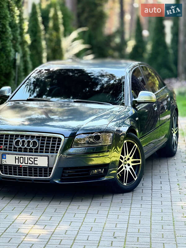 Седан Audi S8 2008 в 