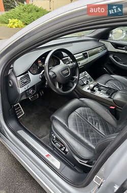 Седан Audi S8 2014 в 