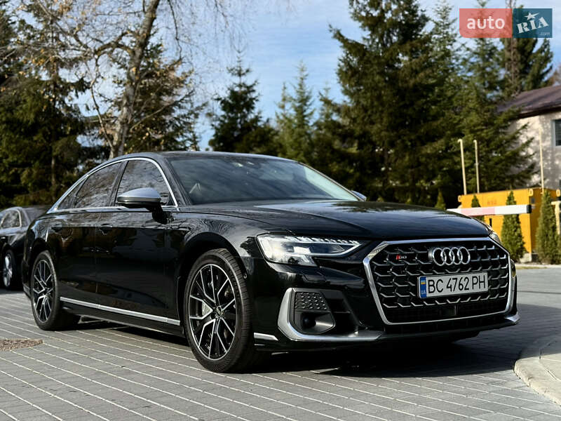 Седан Audi S8 2022 в Львове