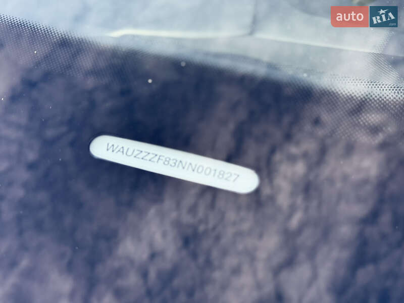 Седан Audi S8 2022 в Львове