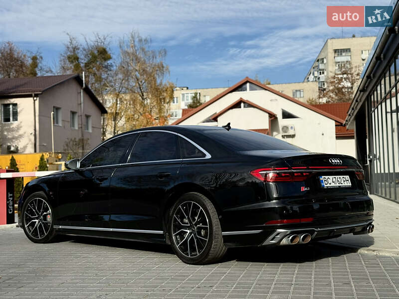 Седан Audi S8 2022 в Львове