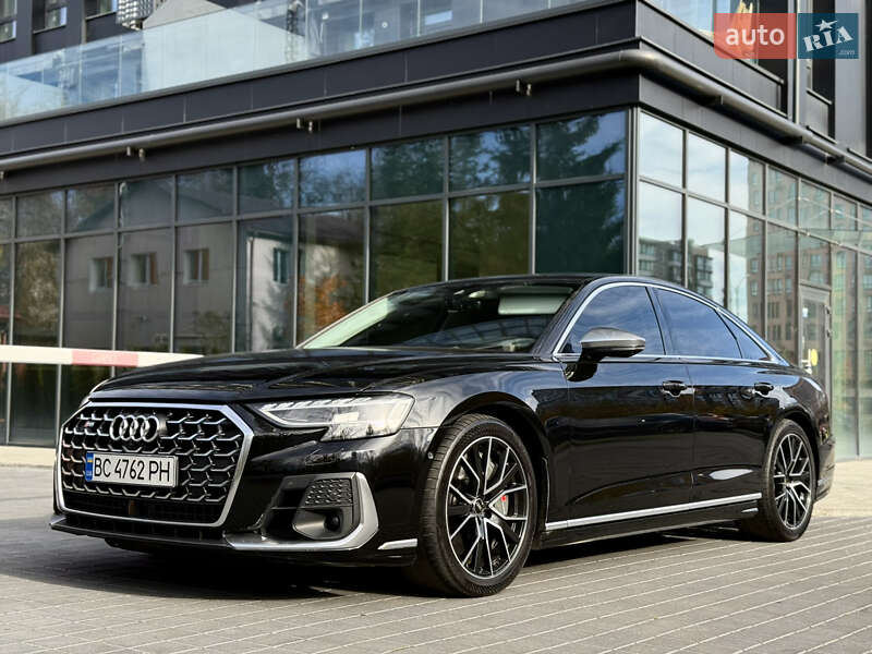 Седан Audi S8 2022 в Львове