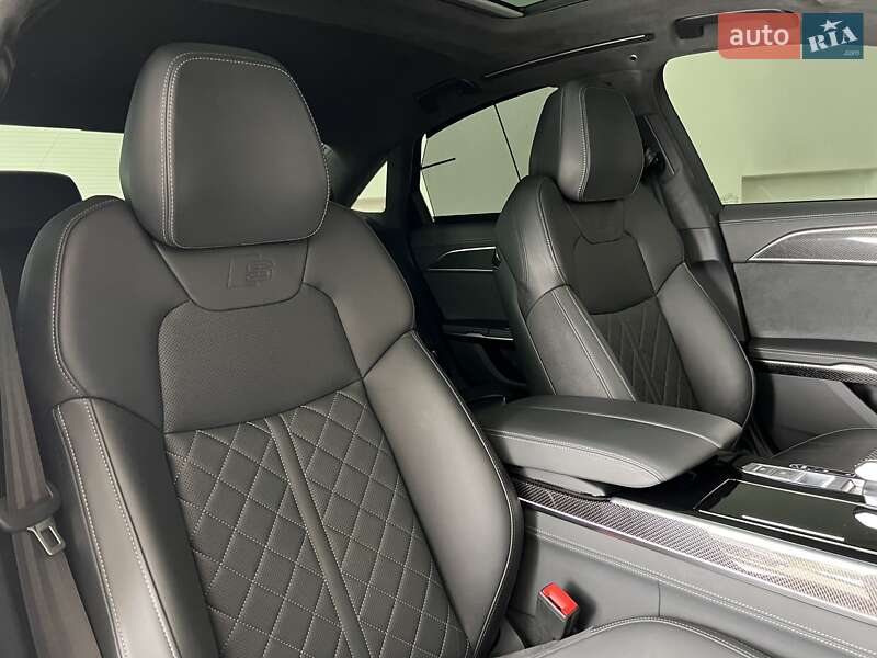 Седан Audi S8 2022 в Києві