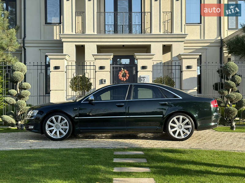 Седан Audi S8 2010 в Одесі