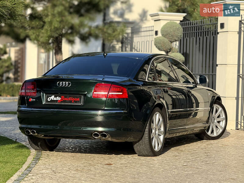 Седан Audi S8 2010 в Одесі